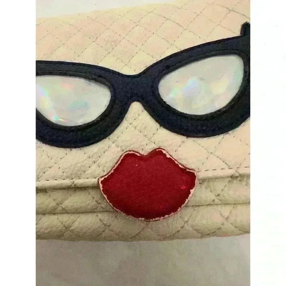 Charming Charlie Red Lips Sunglasses Face Crossbody Chain Handbag - Picture 2 of 9